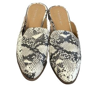 Madden Girl Black White Faux Leather Snakeskin Slip On Mule Loafer Shoe Sz 9.5